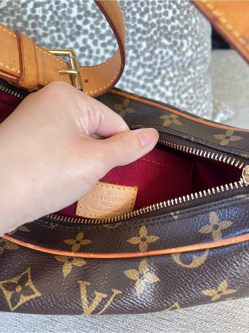 Louis Vuitton Croissant MM Signature Monogram Shoulder Bag - Picture 9 of 15